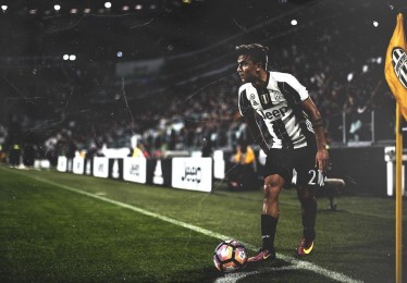 江苏体彩网官网-终于回归！阿劳霍赛后获队友抛起庆祝胜利