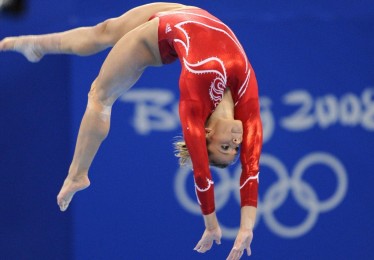 江苏体彩_今日体育速递，澳网战报新鲜出炉，天下足球精彩回顾，CBA与WCBA激战连连，网络直播聚焦AC米兰巴萨及湖人赛事