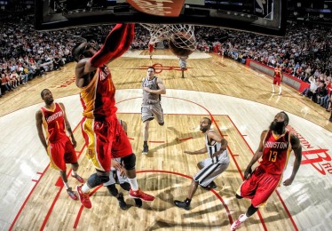 江苏体彩网-德甲焦点战，弗赖堡主场对决多特蒙德，主场龙与客场魔咒之师的攻防较量