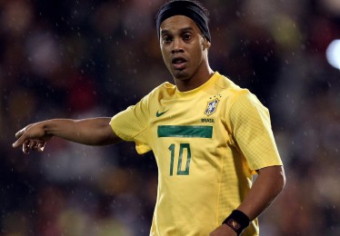 江苏体彩|晨光中的领航者，阿韦洛亚清晨七点抵达基地，以身作则定义球队新标准