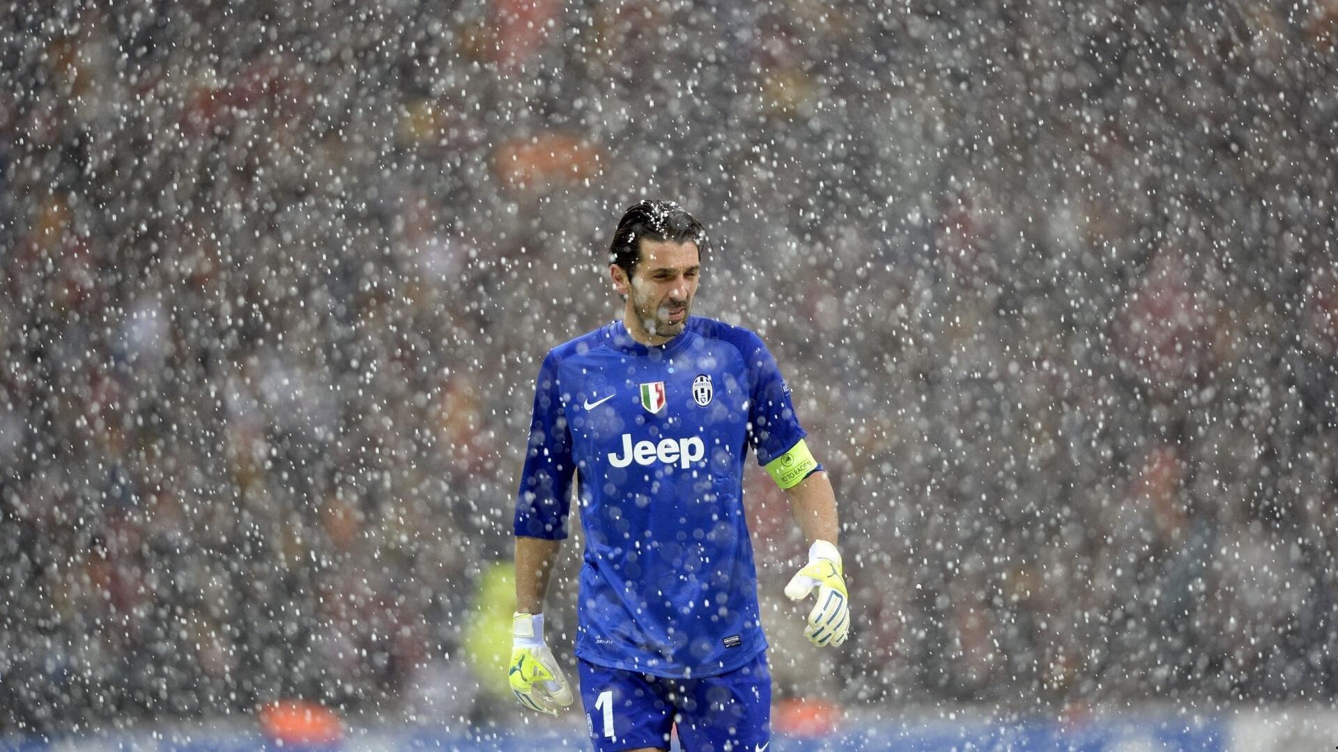 曼城后防迎来巨变！斯通斯与阿克或夏季告别，格伊成头号目标