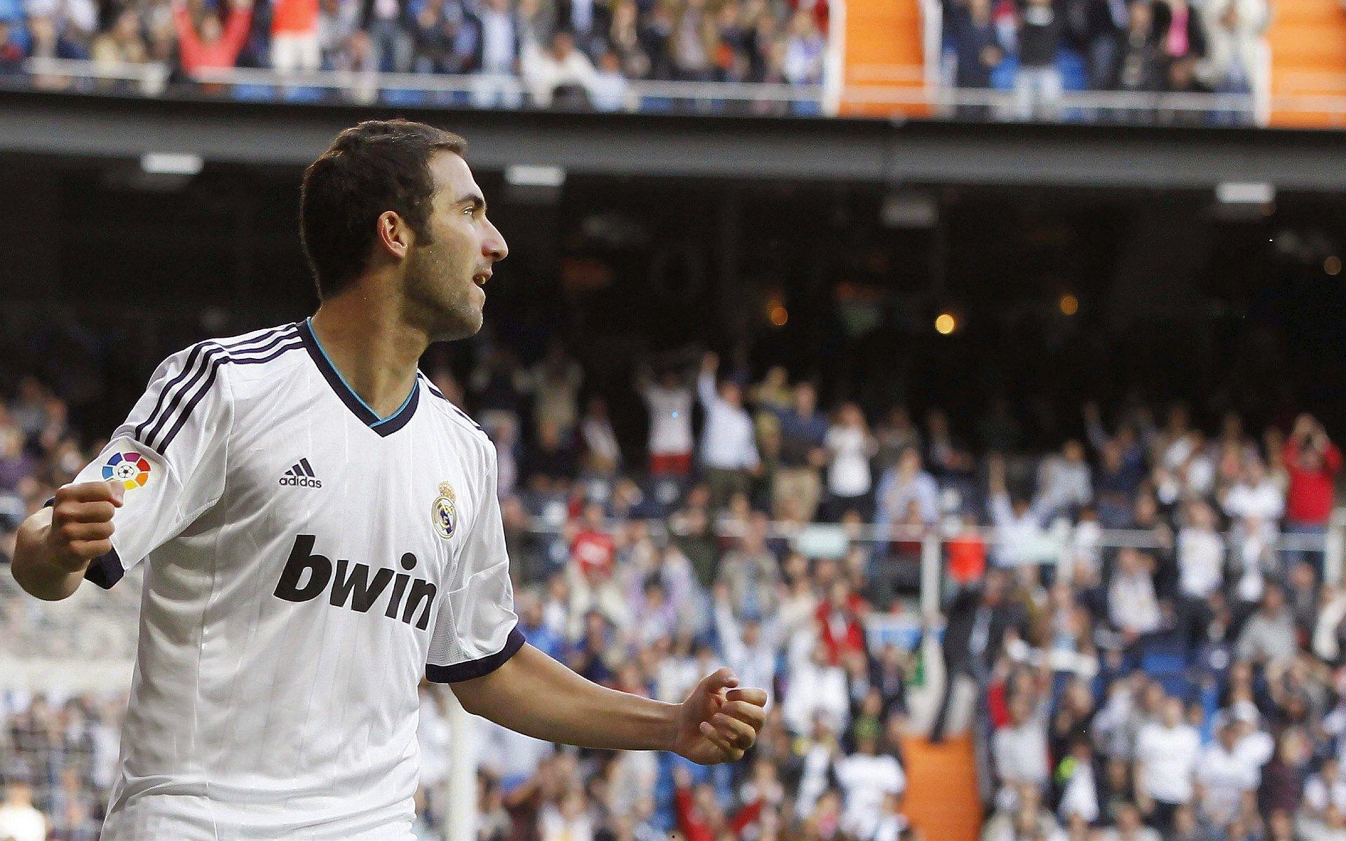 手部伤势难挡追求风暴，老鹰队紧盯安东尼·戴维斯，Sidery爆料揭示交易野心